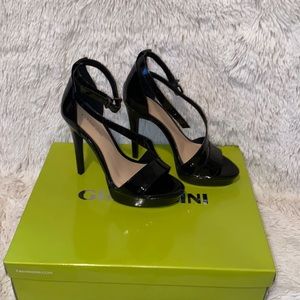 Perfect condition, NEVER WORN!!  Gianni Bini patent black heels.